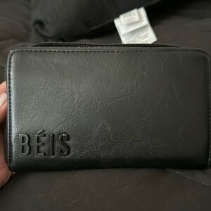 Black Beis travel wallet